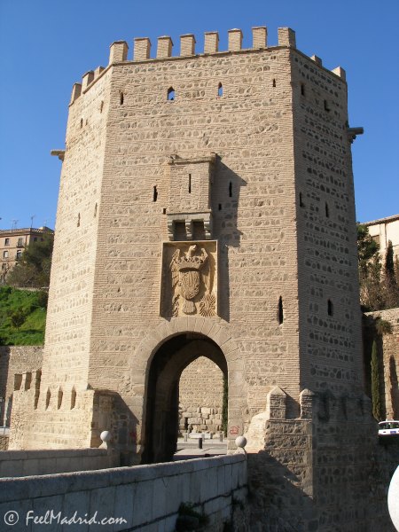 Fortified gate over Bridge of Alc�ntara, Toledo